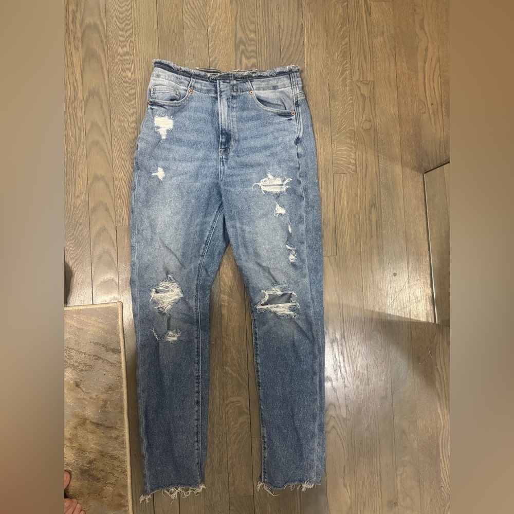 American Eagle Mom Jeans in a size 2
